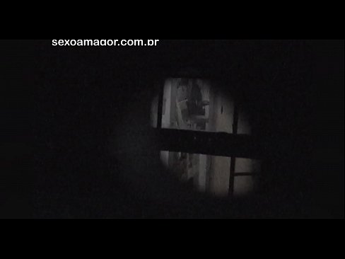 ❤️ Blondie ezkutuan grabatzen du auzoko voyeur batek adreilu hutsen atzean ezkutatuta Sluts %eu.3dhentaix.ruan