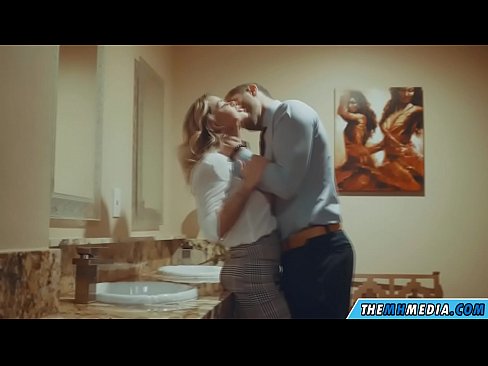 ❤️ Ilehoria busti batek komun publiko batean seduzitzen zaituenean Sluts %eu.3dhentaix.ruan
